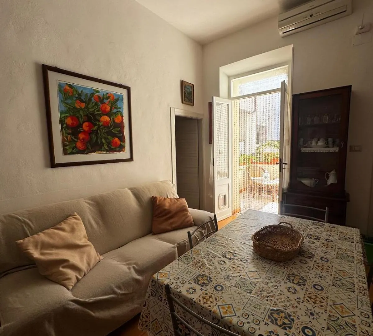 Flowered House With Garden 阿尔盖罗